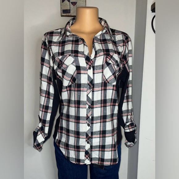 Eden & Olivia Tops - (106) EDEN & OLIVA TOP PLAID BOTTOM DOWN LONG SLEEVE SIZE L